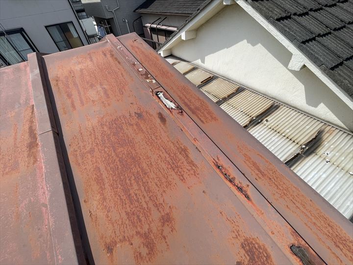 塗装が劣化している様子