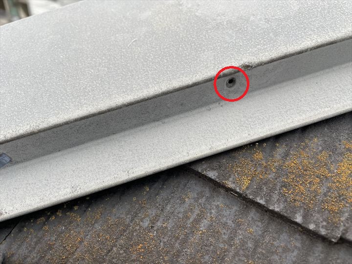棟板金の釘抜け