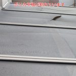ポリカ平板が割れています