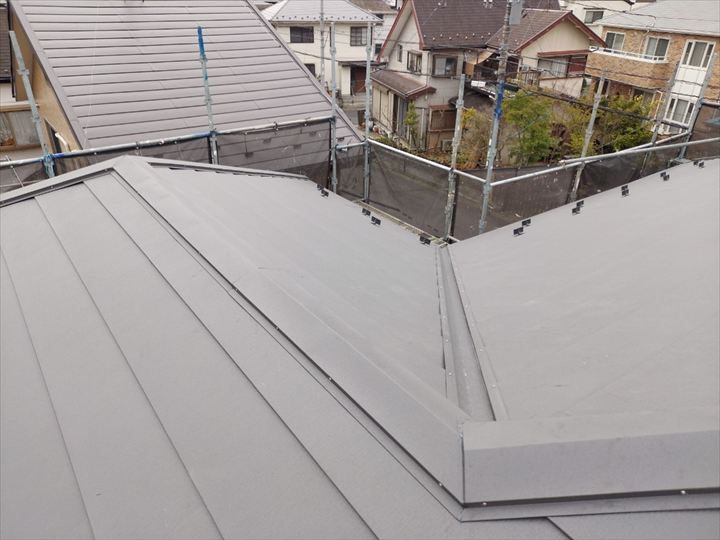 棟板金設置完了