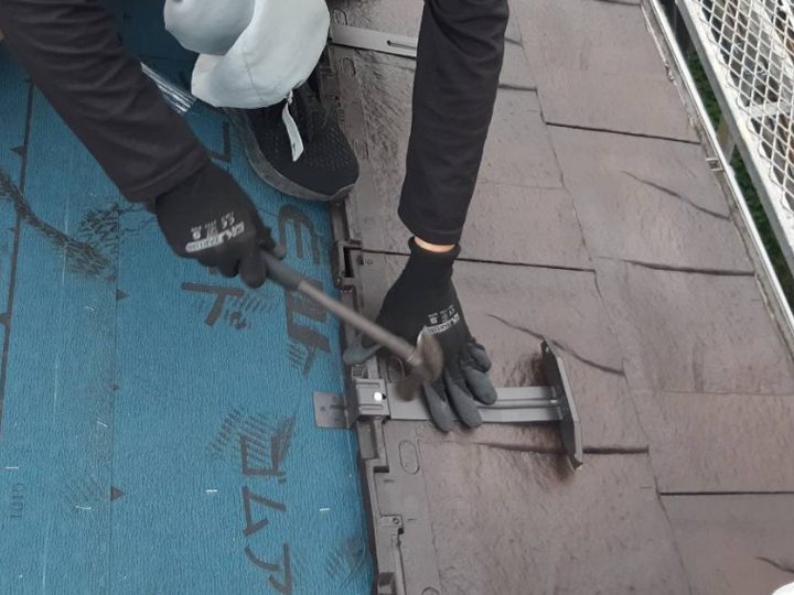 ハイブリッド瓦（ROOGA 鉄平）施工の様子