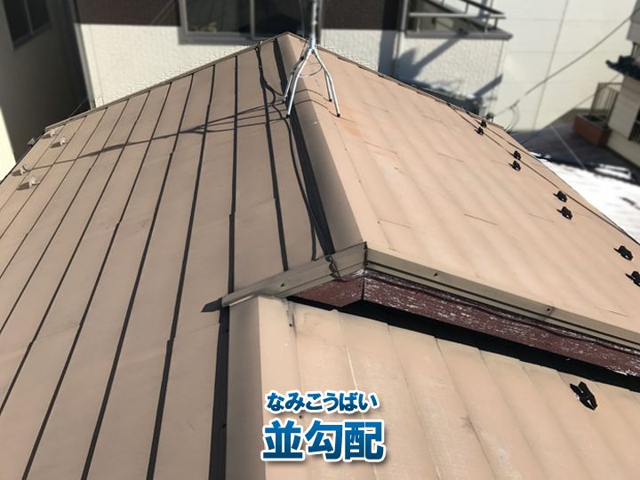 並勾配（なみこうばい）の屋根