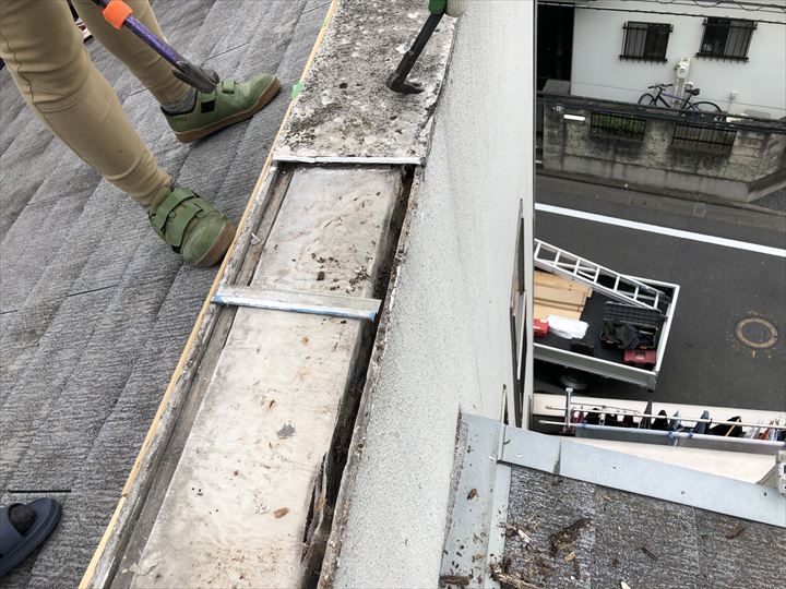 天板をはがした様子