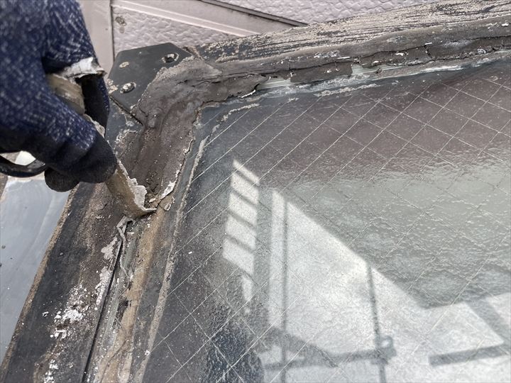 シーリング撤去の様子