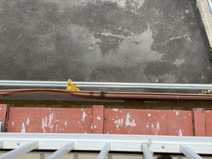 ベランダから見た雨樋