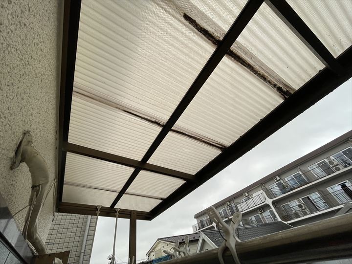 色褪せやひび割れがある様子