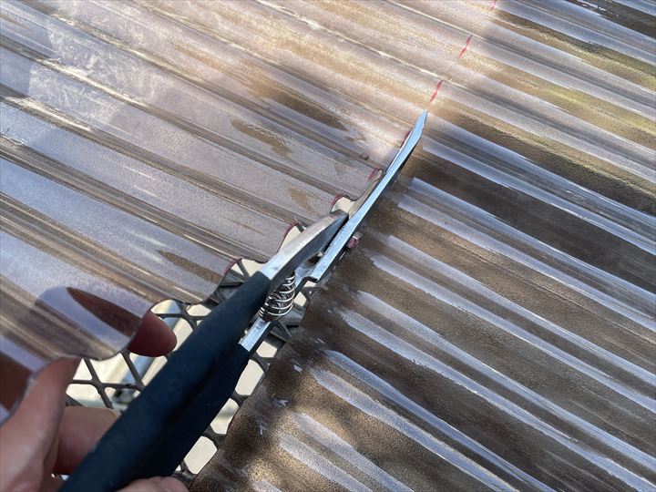 波板加工の様子