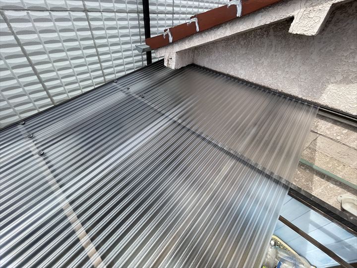 新規波板交換の様子