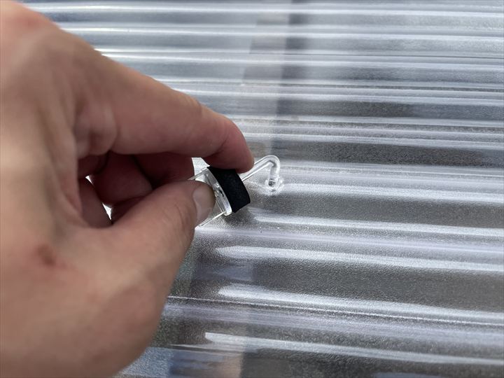 ポリカフック取り付けの様子