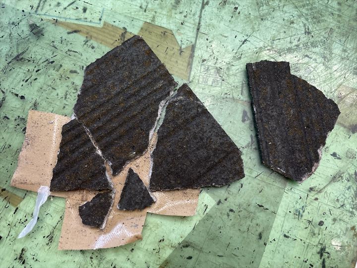 ストレート屋根の破片