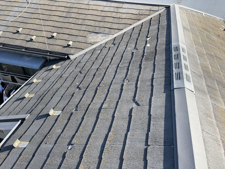 複数の屋根の破損個所