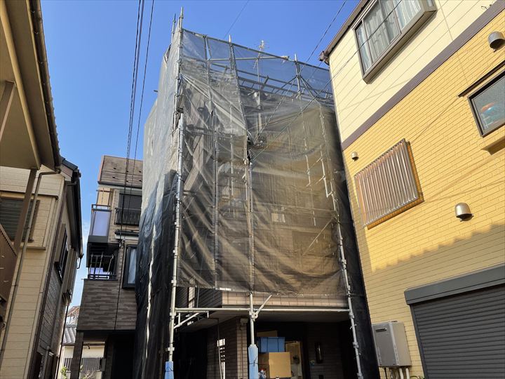 足場の設置の様子