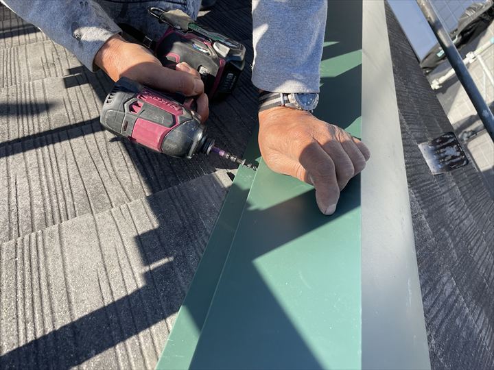 新規棟板金設置の様子