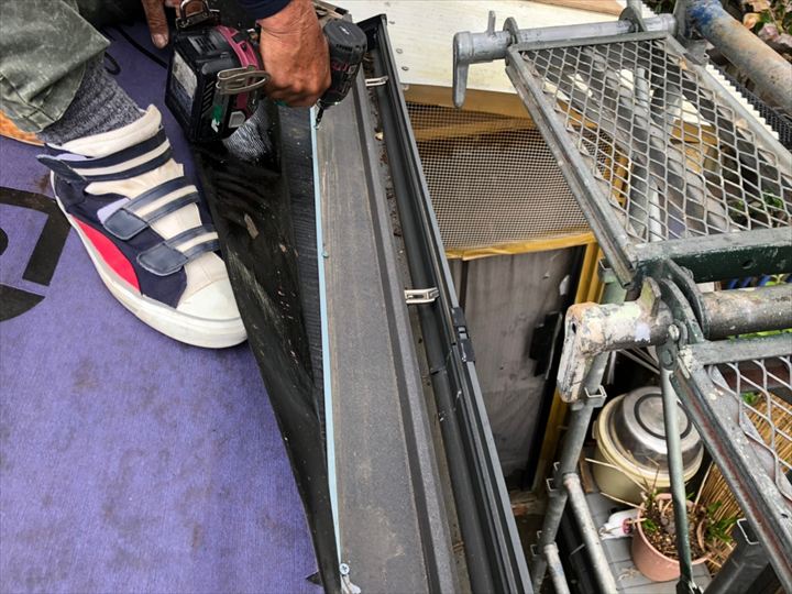 水切り設置の様子