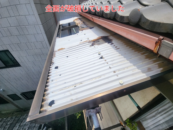 ベランダ屋根の波板が破損
