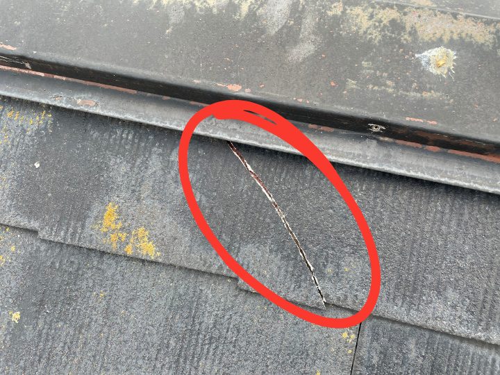 スレート屋根のひび割れ