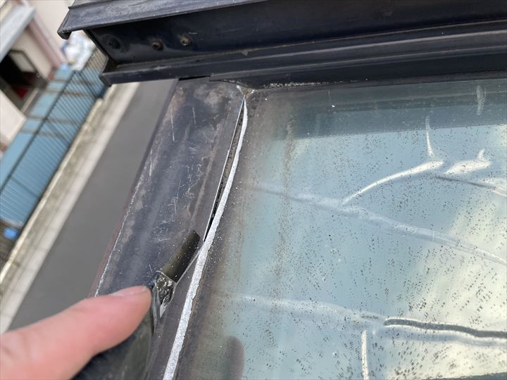 シーリング撤去の様子