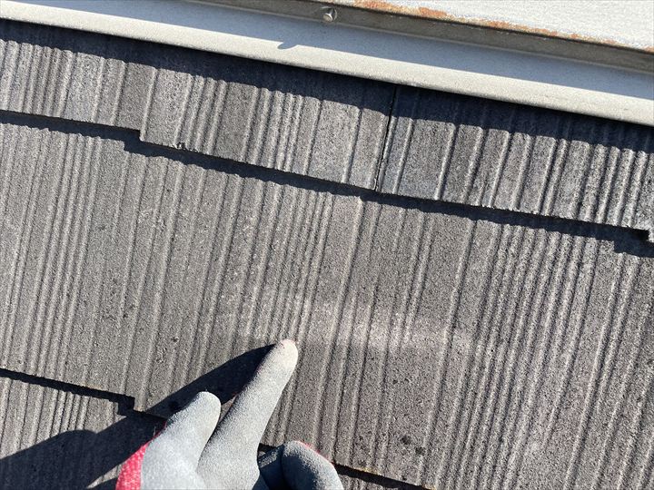 屋根にチョーキングが見られる様子