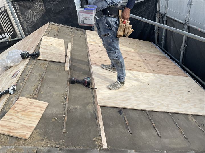 野地板重ね張りの様子