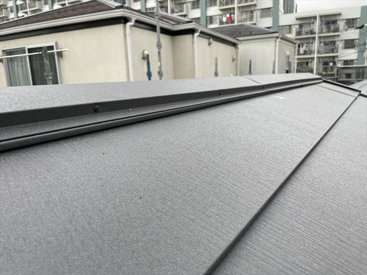 棟板金取り付け後の様子