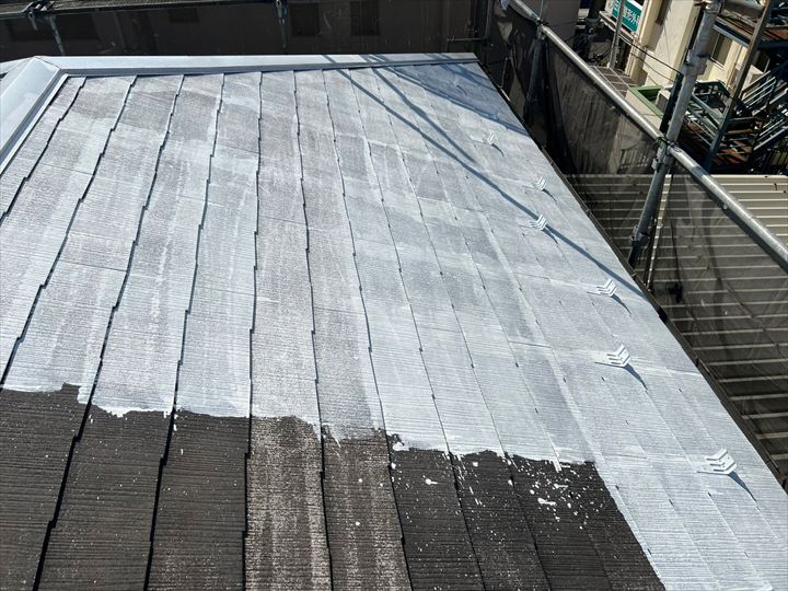 下塗り作業の様子