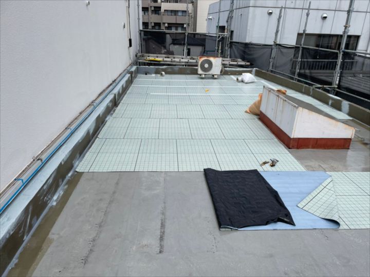 通気緩衝シート設置の様子