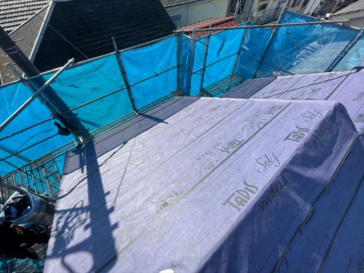 防水紙敷設の様子