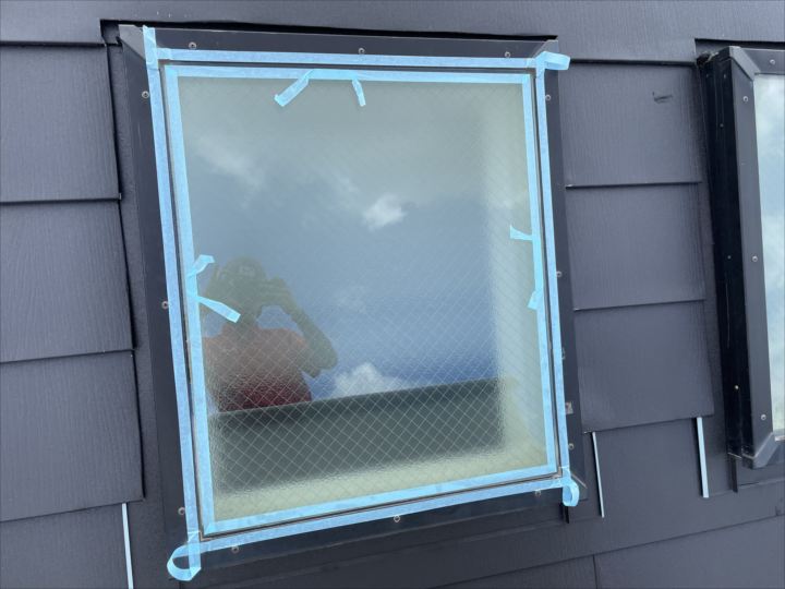 養生テープを付けた様子