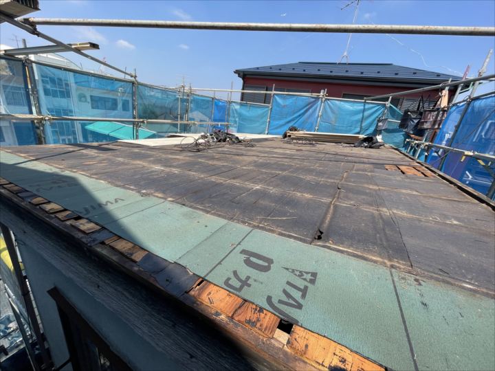 既存屋根撤去の様子