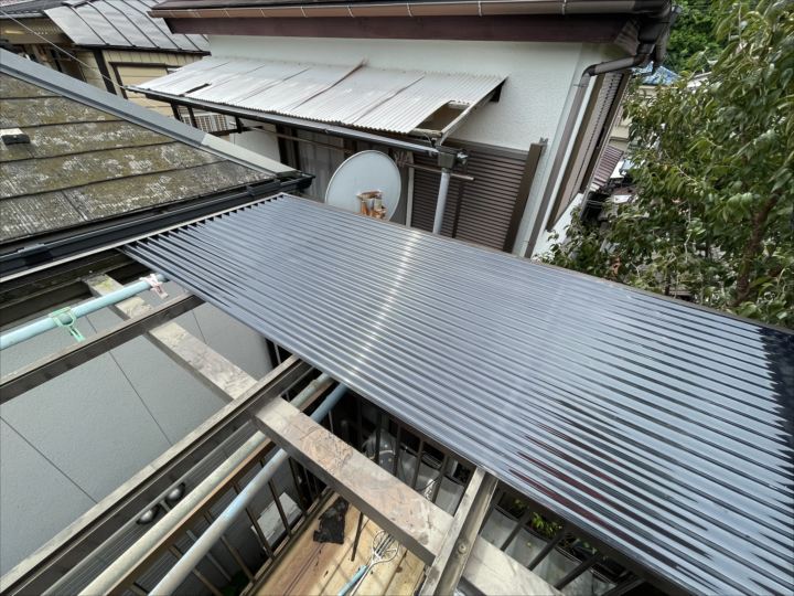 新規波板設置の様子