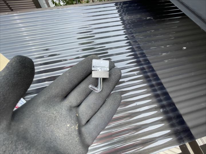 波板の固定用のフック