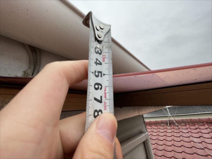 工事前に屋根材の厚みを測定する