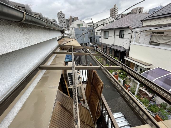 既存波板の撤去作業