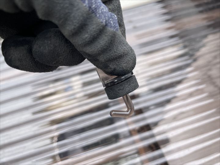 波板を固定するポリカフック