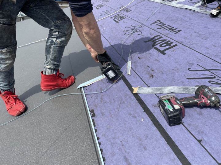 スーパーガルテクトを設置している様子