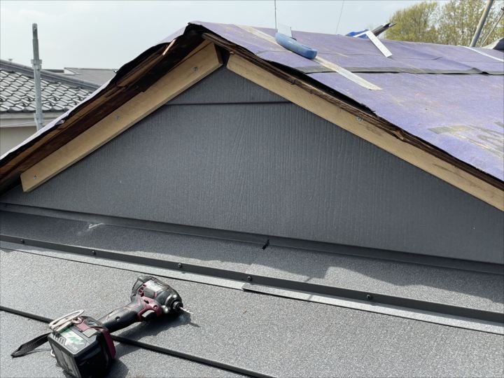 入母屋荷設置したスーパーガルテクトの様子