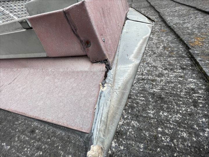 シーリングのひび割れや剥離の様子