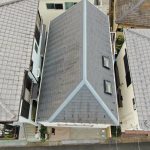ガルバリウム鋼板製の屋根材を使用した屋根カバー工事　施工前