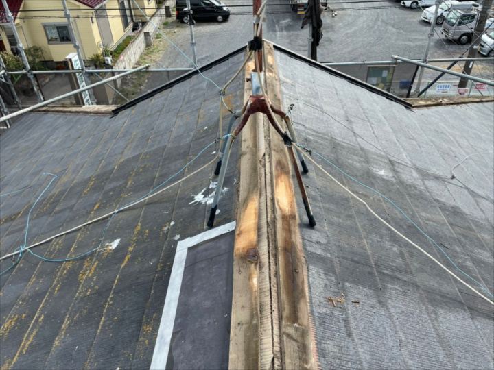 既存棟板金の撤去の様子