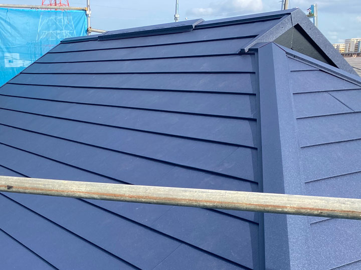 スーパーガルテクトと換気棟の組み合わせ