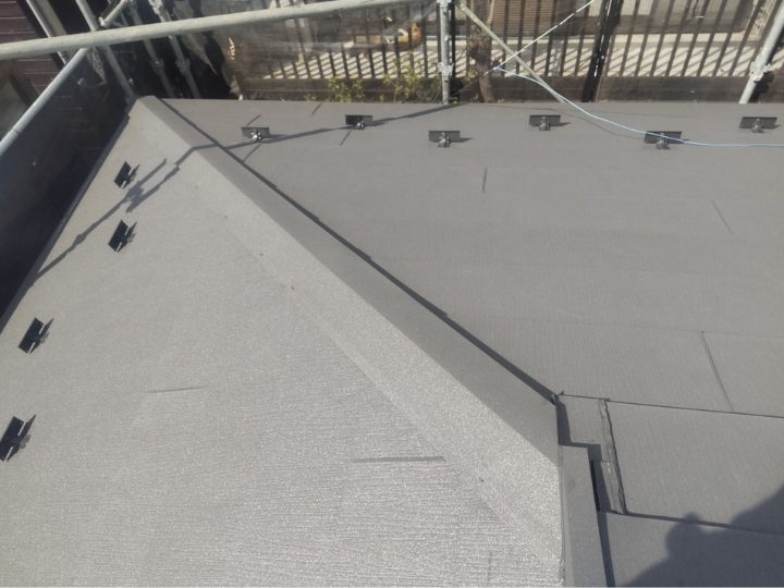 棟板金設置の様子