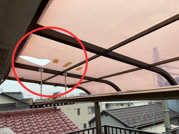 破損した屋根