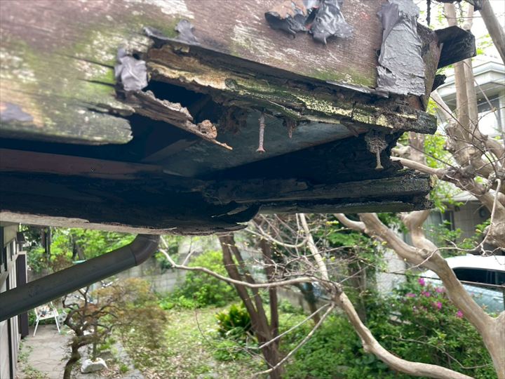 著しく軒天の腐食が進行し、剥がれ落ちてしまっておりました②