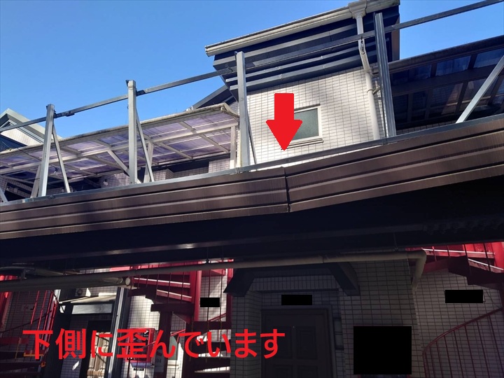 歪んだ化粧破風