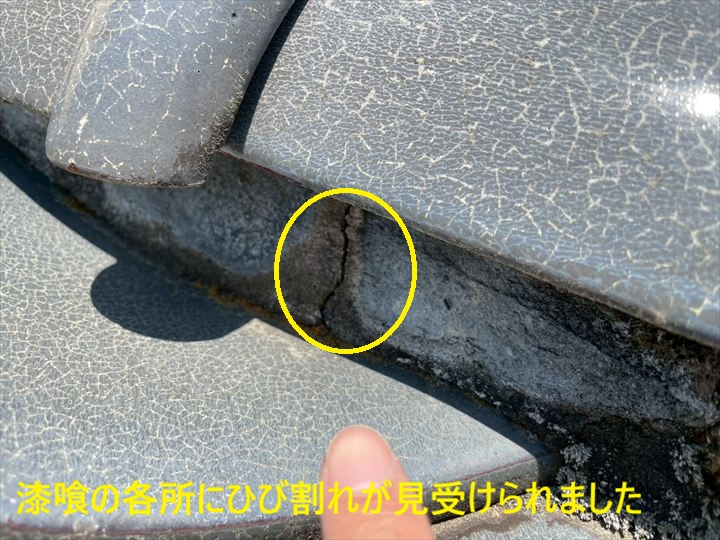 漆喰の各所にひび割れが見受けられました