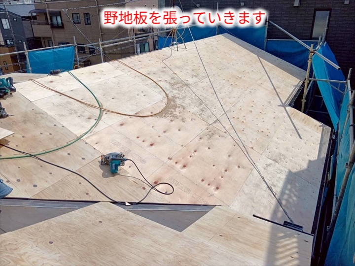 屋根葺き替えにて野地板張り