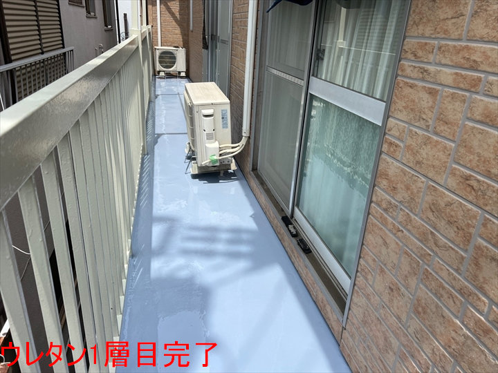 ウレタン一層目完了