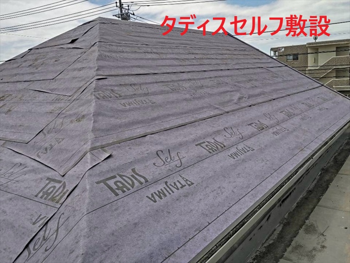 全面への防水紙敷設