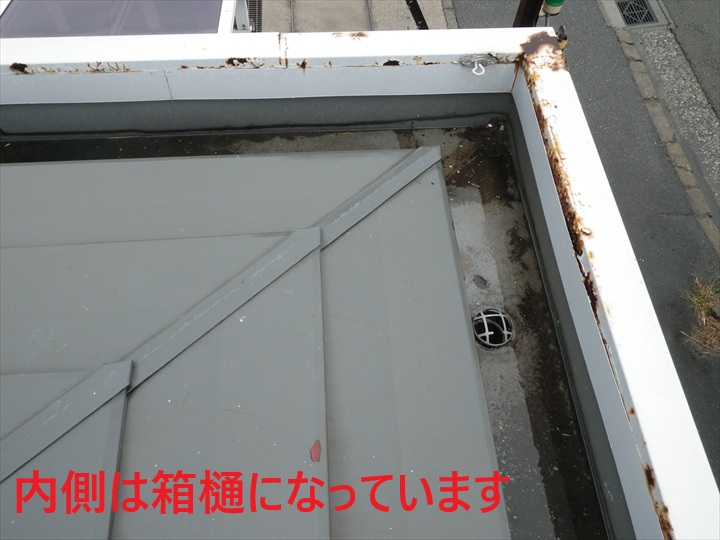 箱樋周辺の破風板金腐食