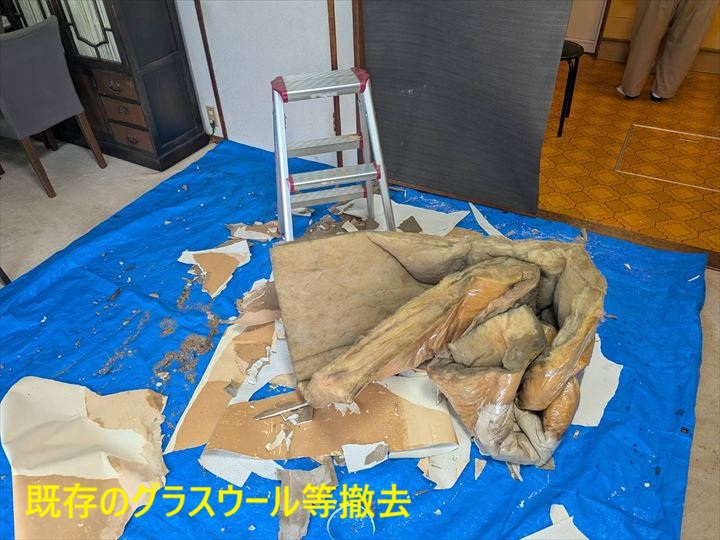 撤去した断熱材とクロス